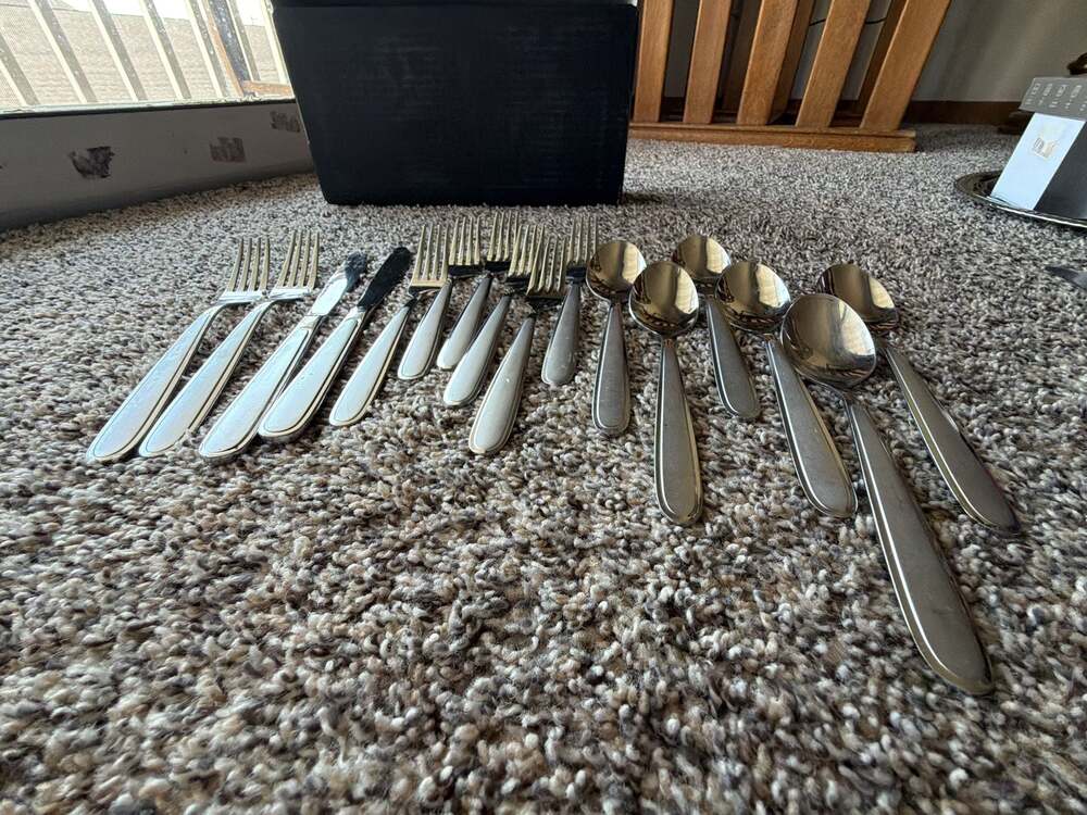 Oneida Stainless Steel Flatware Set - Assorted Pieces